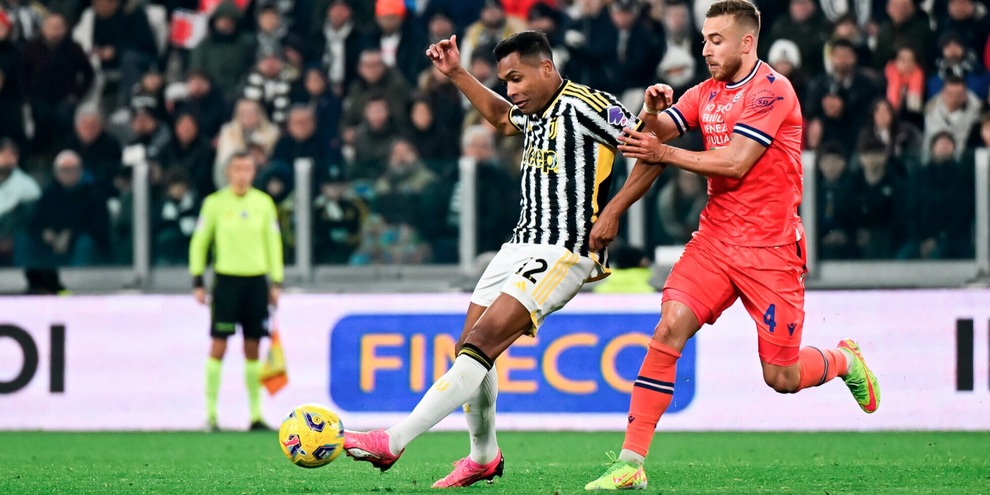 Lo sciagurato Alex Sandro e un altro errore decisivo: è l'incubo del tifo Juve