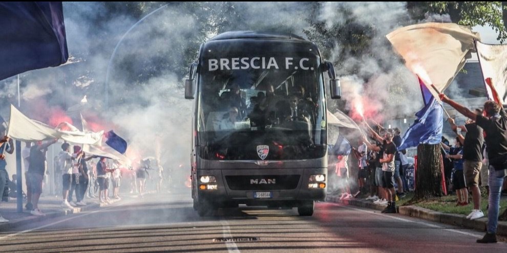 Agguato Brescia, sassi contro il pullman in autostrada: cosa è successo