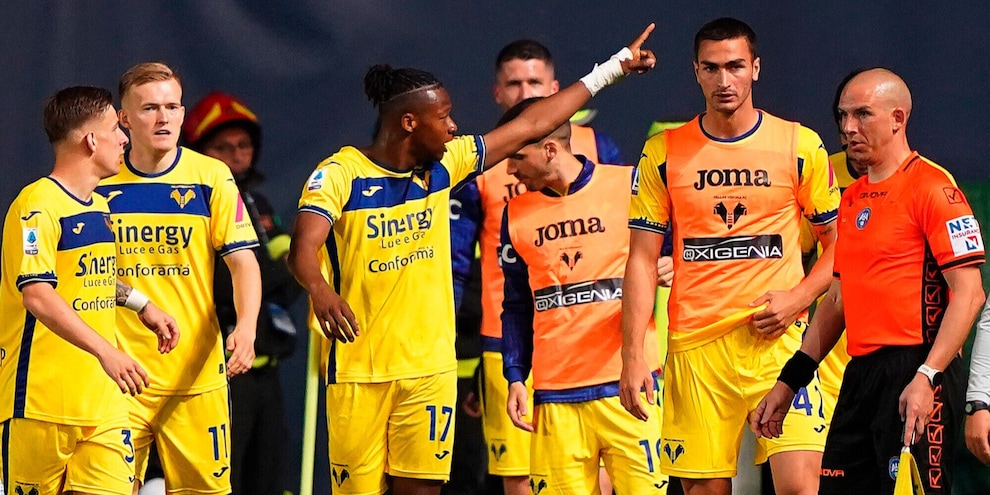 L'Atalanta di Anfield dura un tempo, il Verona ne approfitta: non basta Scamacca