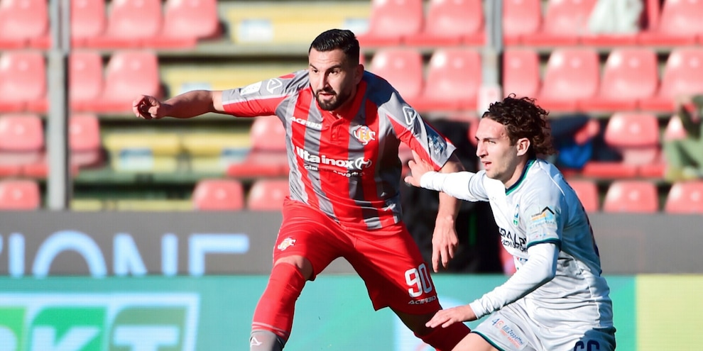 Pronostico Catanzaro-Cremonese, Vivarini contro Stroppa per il 4° posto