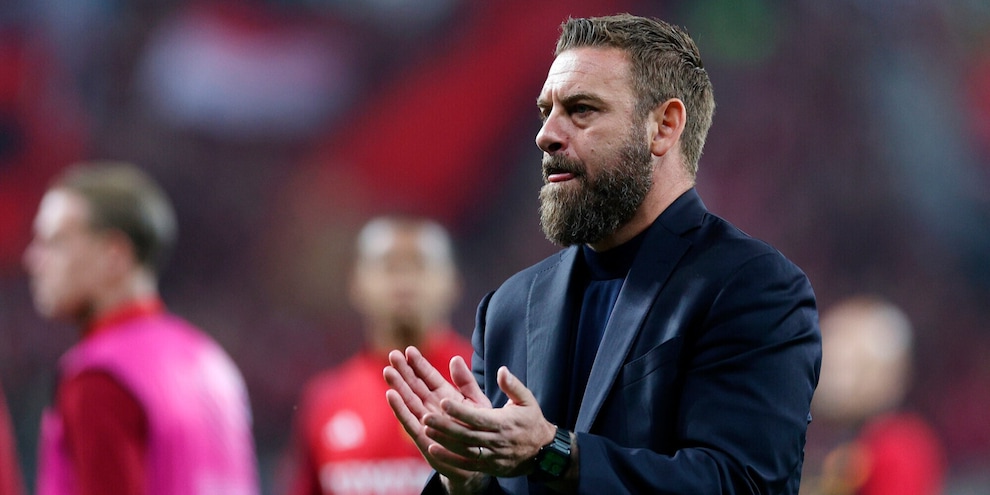 De Rossi, l'ammissione: "Bayer più forte di noi". Poi la spiegazione su Dybala De Rossi, l'ammissione: "Bayer più forte di noi". Poi la spiegazione su Dybala