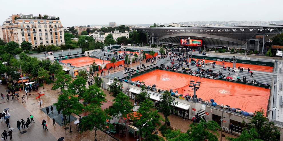 Roland Garros, ufficiale: cancellato il programma all'aperto