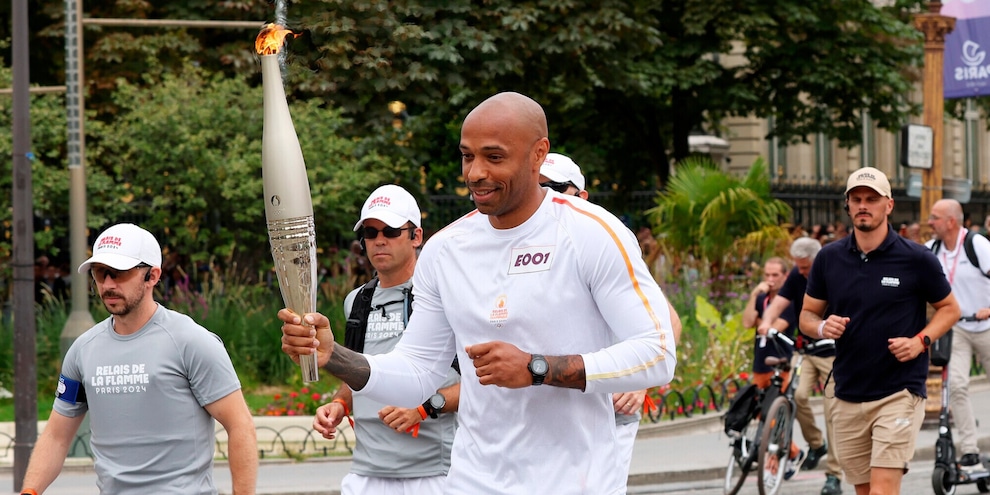 Henry e Matuidi tedofori sugli Champs-Élysées: Parigi attende le Olimpiadi