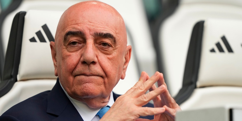 "Sempre la solita suonata": Galliani tuona sul ritorno di Carboni "Sempre la solita suonata": Galliani tuona sul ritorno di Carboni
