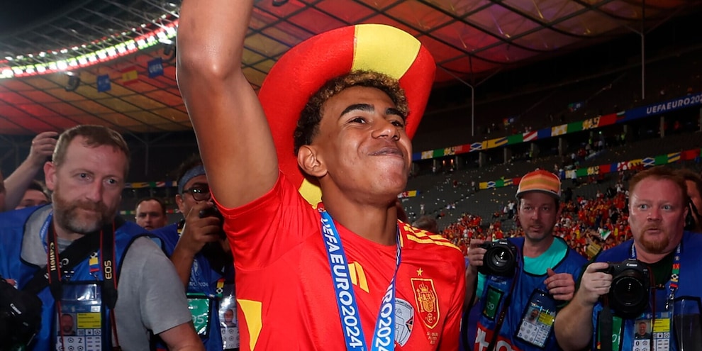 La crisi del Barcellona tra Yamal, acquisti da sogno e collette dei tifosi