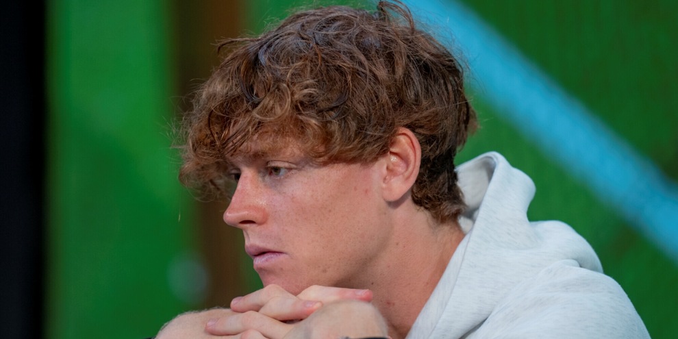 Sinner si ritira dalle Olimpiadi per tonsillite: "Grande delusione, come sto"