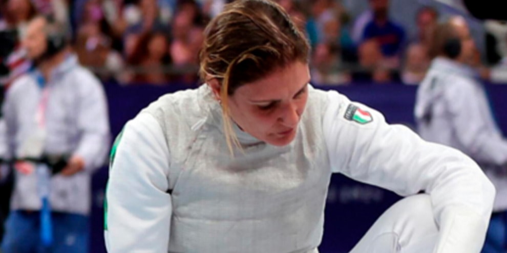 Errigo ko ai quarti di fioretto tra lacrime e rabbia: "Errore arbitrale"