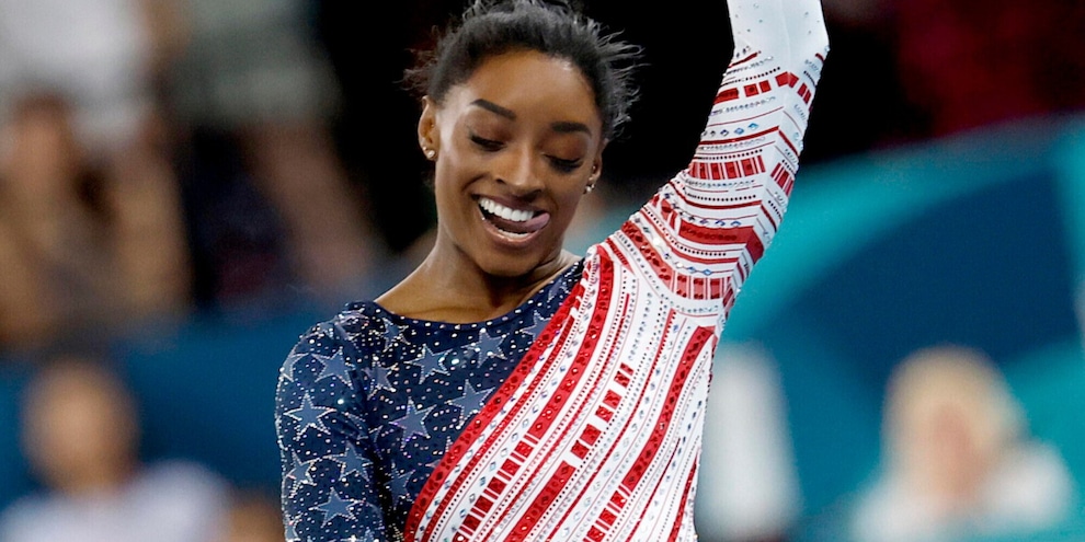 Simone Biles brilla a Parigi 2024: quanto costa il body con 6 mila cristalli