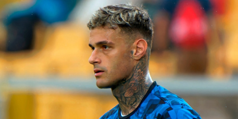 Scamacca shock, ko almeno 6 mesi: rotti legamenti e menisco. E l'Atalanta...