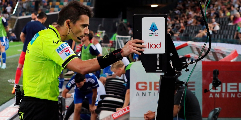 Var a chiamata: se la Fifa dice sì si comincerà dalla Serie C