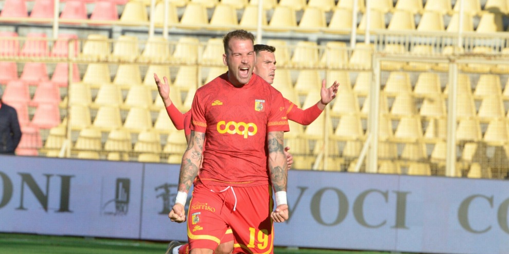 Pronostico Bari-Catanzaro, il pareggio è "vietato"