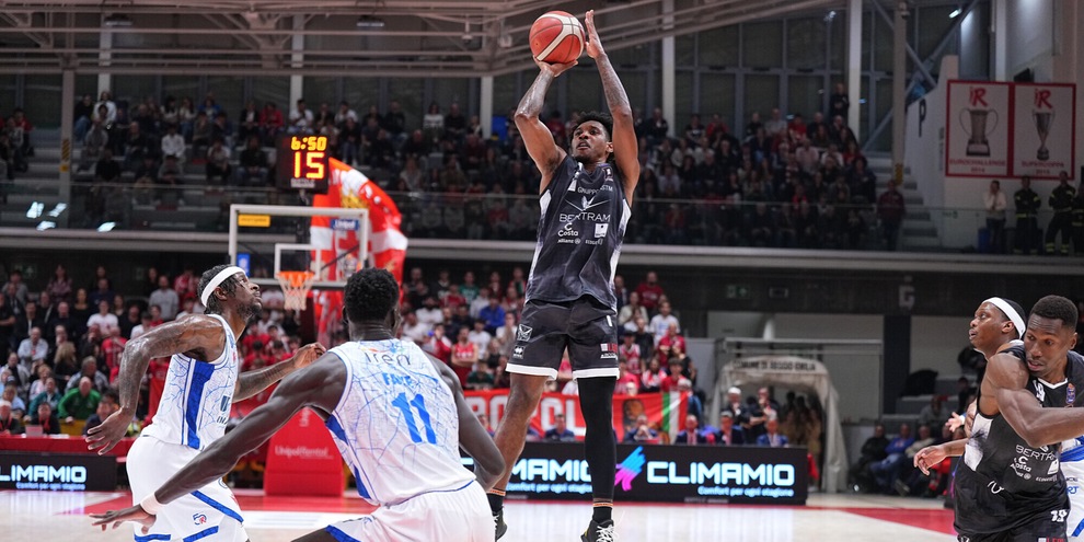 Finale in volata di nuovo fatale alla Bertram: Reggio Emilia resiste alla rimonta e vince