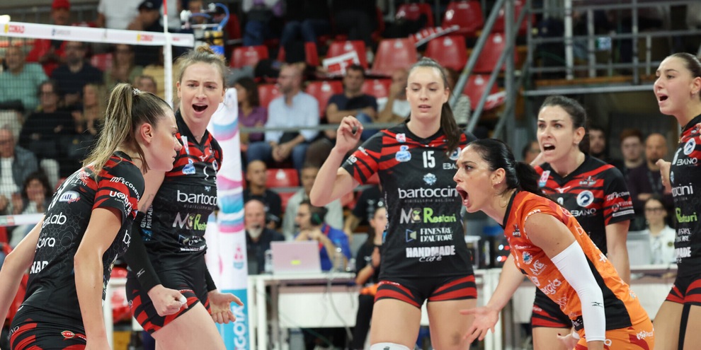 Starting Six: prima vittoria per Perugia