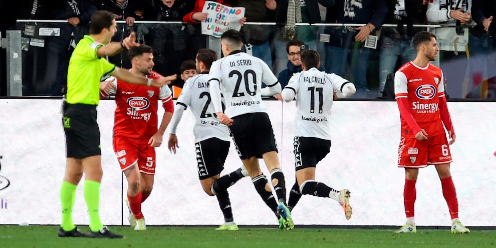 Spezia all'ultimo respiro, pari show a Brescia. Sale la Cremonese