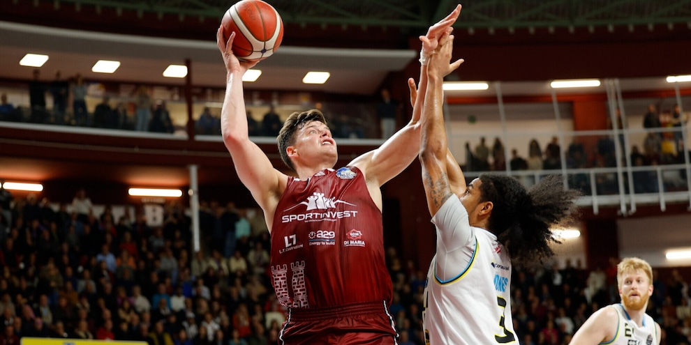 La poltrona per tre (club). E Trapani intriga