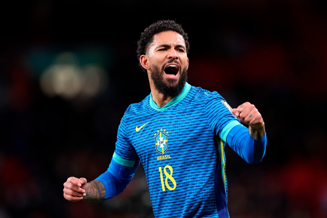 Douglas Luiz tra i protagonisti in India-Brasile, ma è sempre nel mirino dei social