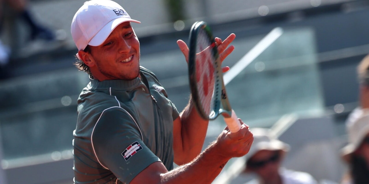 <p>Darderi eliminato dal Roland Garros, Comesana vince al quinto set e vola al terzo turno</p>