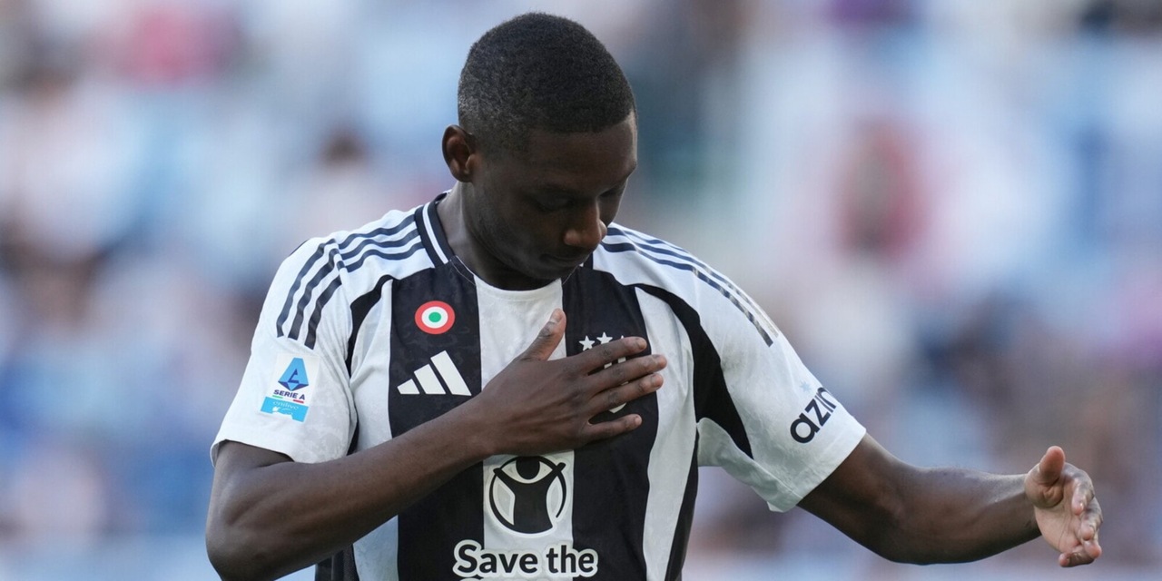 <p>Kolo Muani a Torino! Juve, inizia una nuova era: ora visite, firma e partenza con la squadra</p>