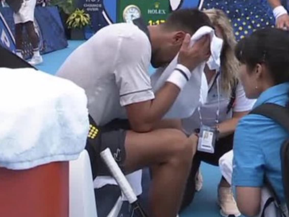 Djokovic shock, collassa in campo e rivela: "Ho un problema di salute da anni"