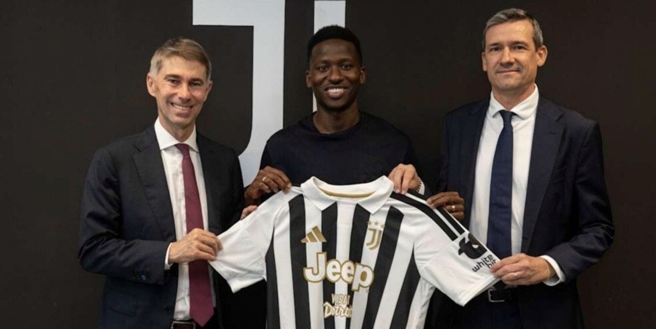 <p>Sarr alla Juve, ora è anche ufficiale: il comunicato, le cifre e il numero di maglia</p>