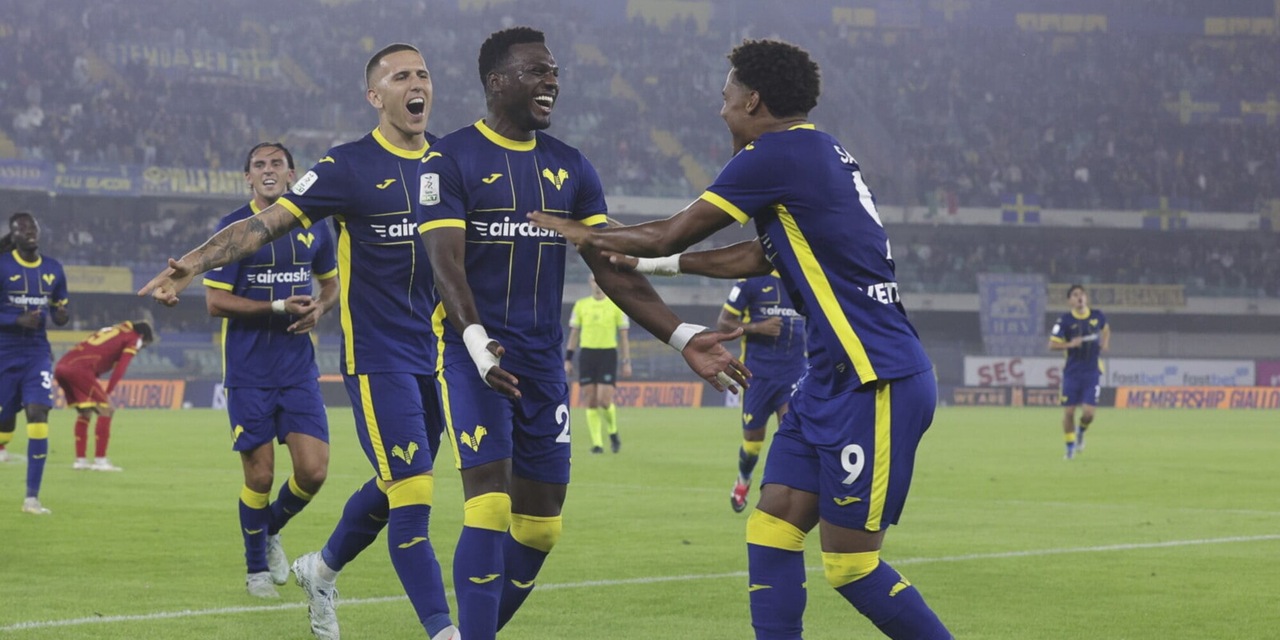 <meta charset="UTF-8" />
<p>Al Verona non basta la doppietta di Mosquera: 2-2 al Bentegodi contro il Catanzaro</p>