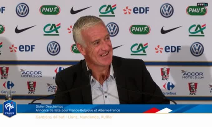 Deschamps canta l'inno della Juve