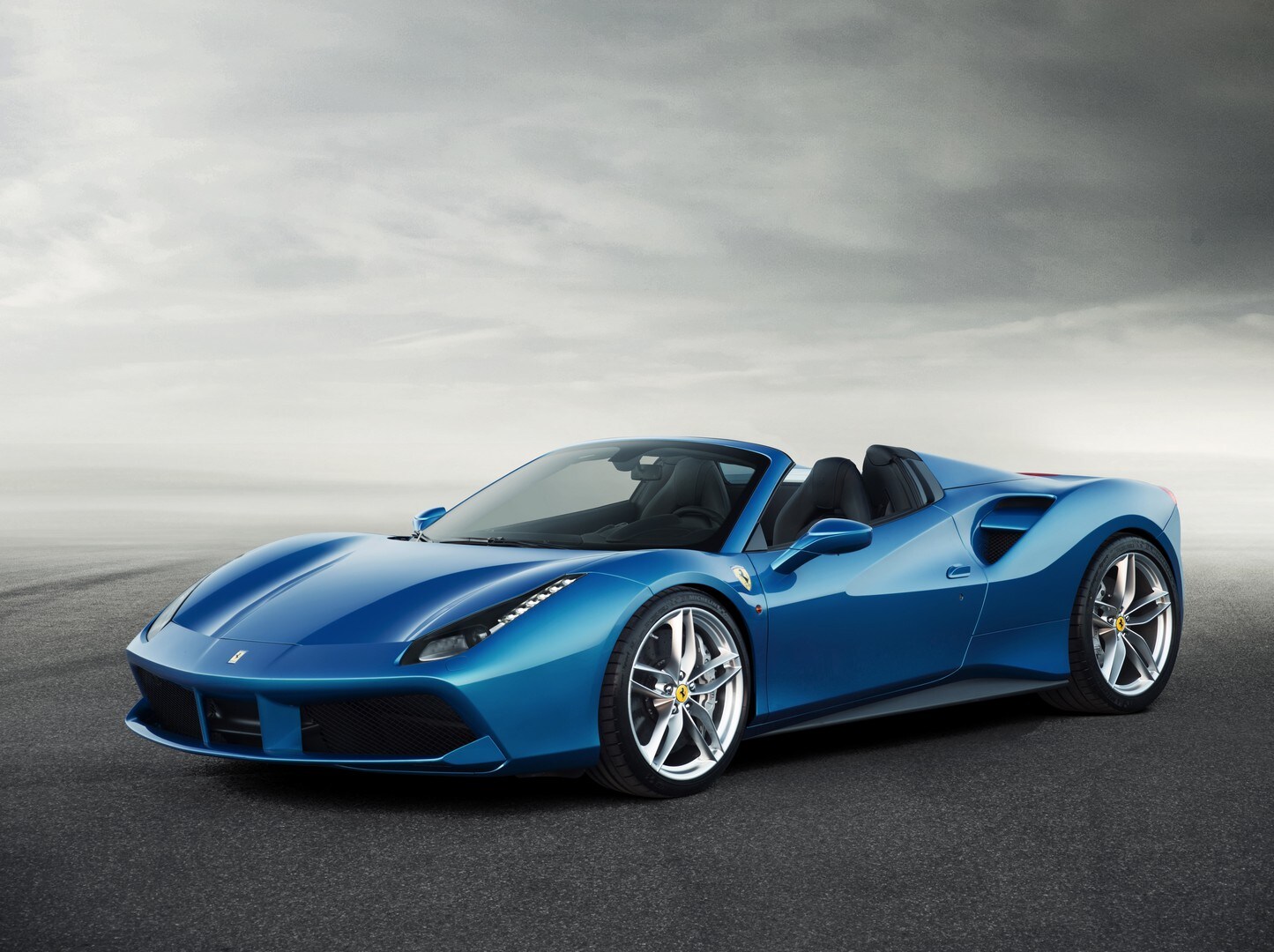 Nuova Ferrari 488 Spider, le prime immagini