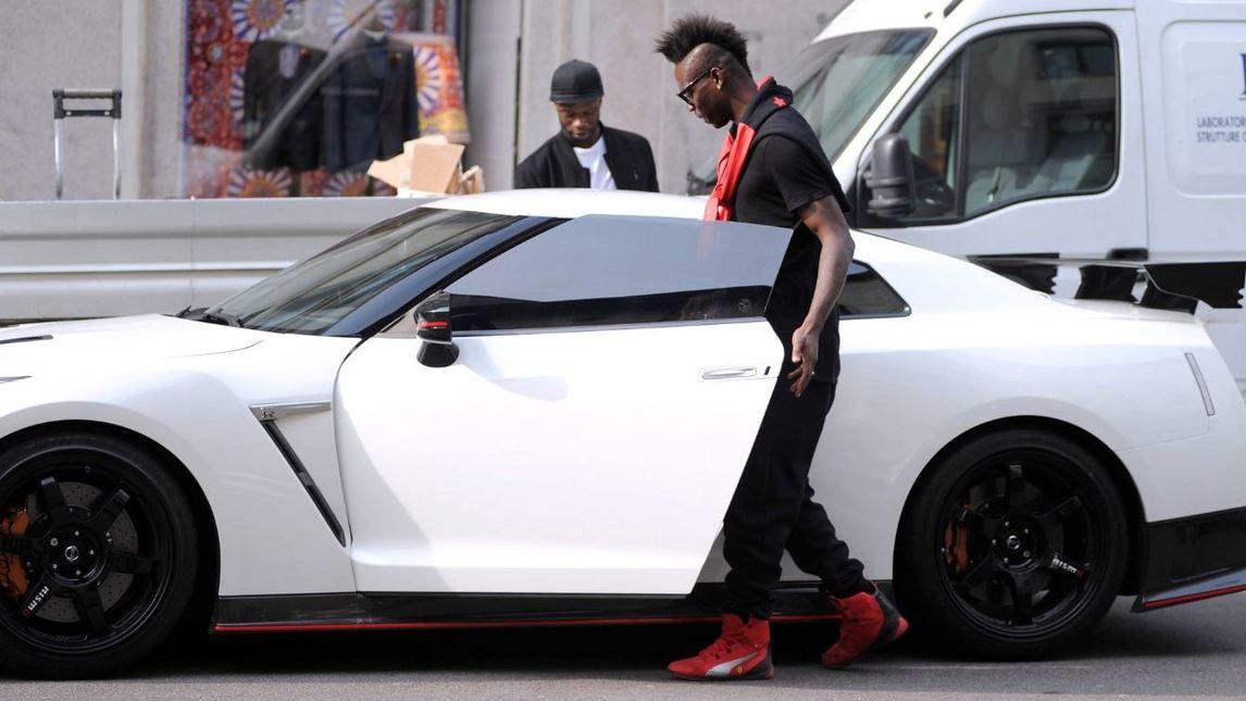 Balo, shopping con cresta e Nissan da 600 cv