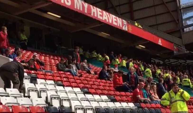 Old Trafford evacuato, i tifosi lasciano lo stadio