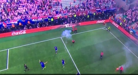 Euro 2016, Repubblica Ceca-Croazia: petardo colpisce vigile del fuoco