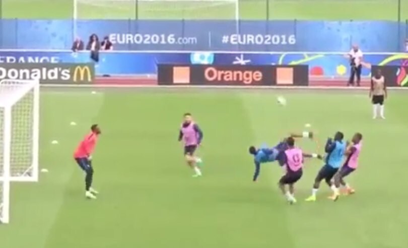 Martial, che rovesciata in allenamento!