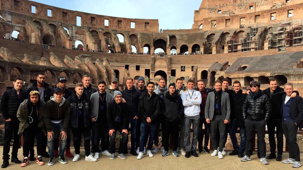 La Germania è a Roma: Klose guida, foto al Colosseo
