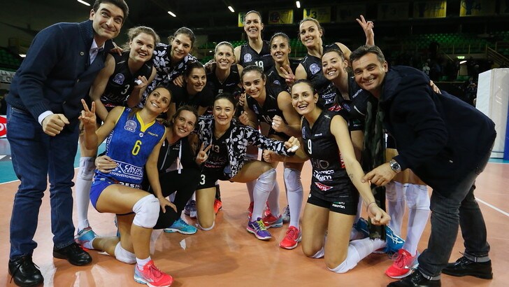 La Liu Jo Modena completa l'opera. Batte 3-0 il Police e vola ai play off