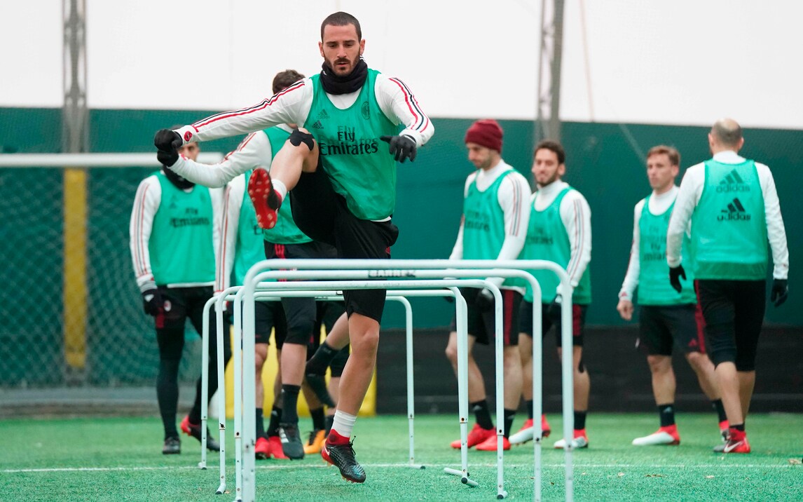 Milan, allenamento con gli ostacoli per Bonucci