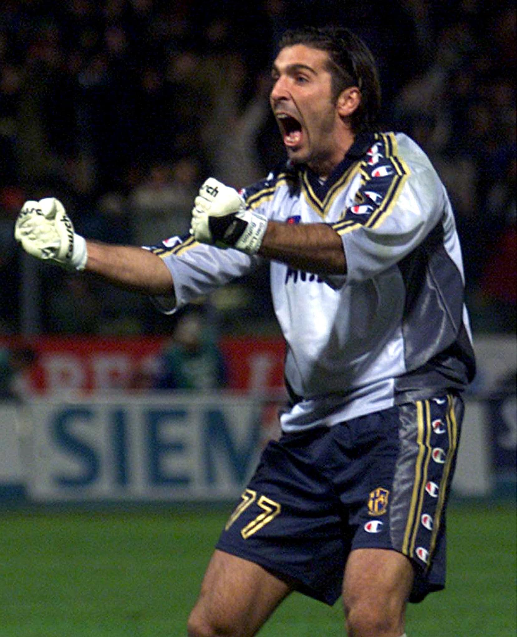 Germini Buffon 40 anni Buffon: tutta la carriera in 10 foto