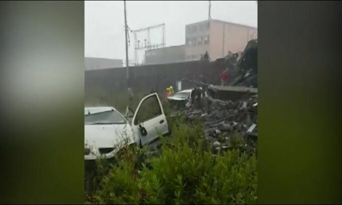 Genova, crolla ponte sull'A10: le immagini dei soccorsi