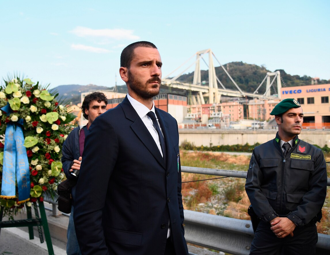 Genova, l'omaggio della Nazionale al ponte Morandi