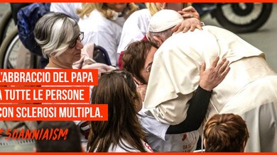 Papa Francesco e l'abbraccio ad AISM