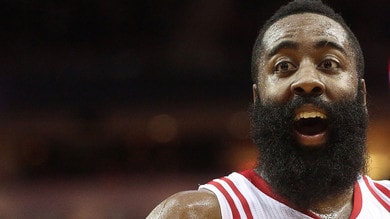 Harden fermato in Cina: guidava uno scooter in una zona vietata di Shanghai