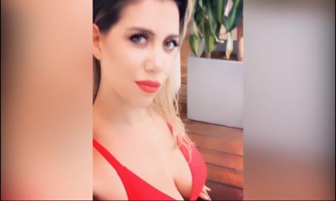 Wanda Nara sfida il freddo..in piscina!