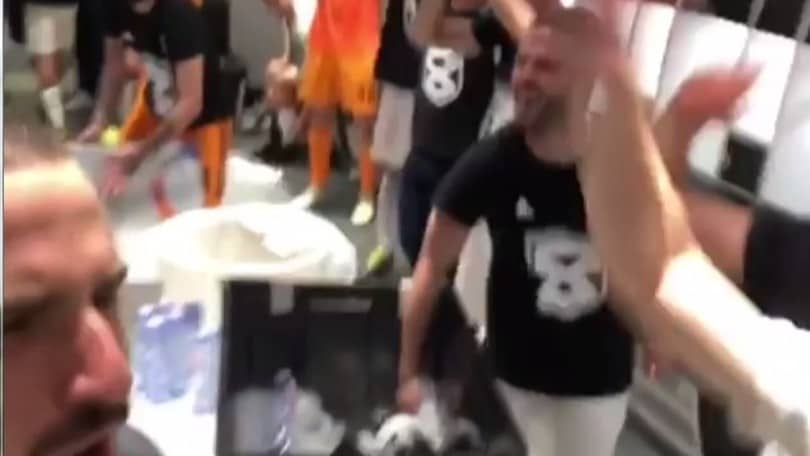 Juventus, Bonucci riprende la festa nello spogliatoio