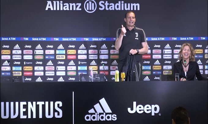 Allegri scherza coi giornalisti: "In settimana vedo Agnelli. Ora me ne vado?"