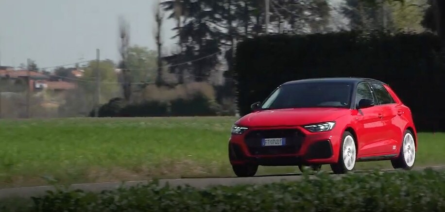 Nuova Audi A1 Sportback 30 TSI S Line: test su strada VIDEO