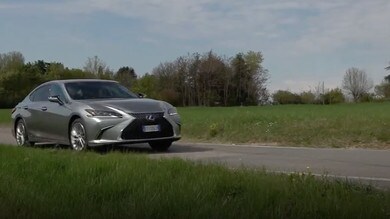 Lexus ES 300h: ecco la prova al volante VIDEO