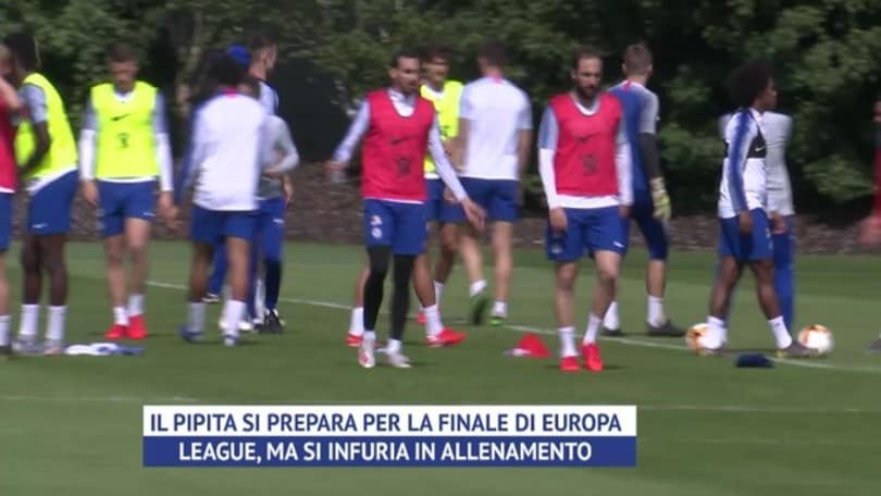 Higuain, che nervi in allenamento per il suo futuro!