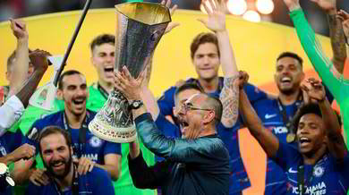 Sarri, quanta gioia: il tecnico alza l'Europa League!