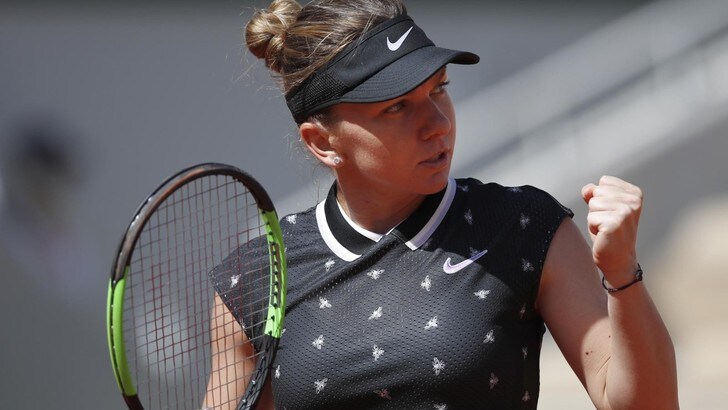 La Halep schianta la Swiatek e si qualifica per i quarti del Roland Garros