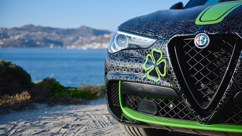 Alla Gumball 3000 Aston Martin Vulcan e Stelvio custom