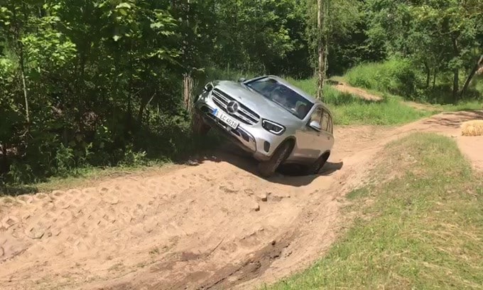 Mercedes GLC: il test off-road VIDEO