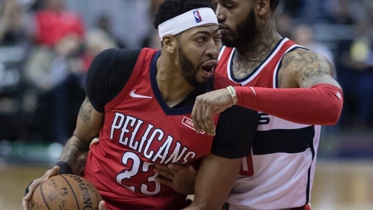 NBA, Anthony Davis raggiunge LeBron James ai Lakers